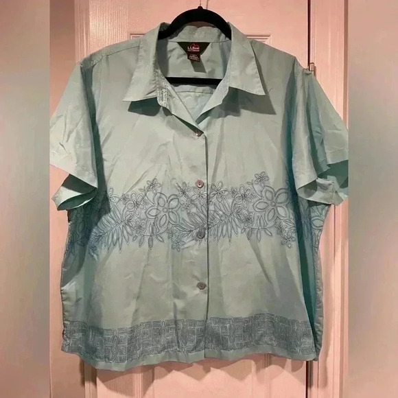 L.L. Bean Women’s Extra Lightweight Blue Hawaiian Short Sleeve Button Down Sz XL - Picture 1 of 8